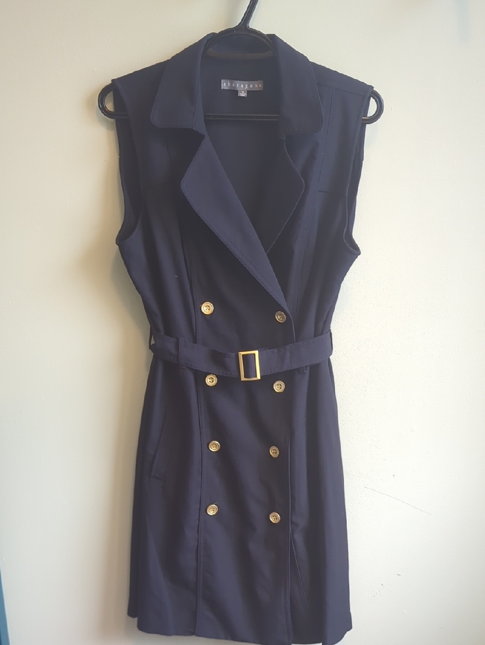 Sharagano. Sleeveless Trench Dress with Gold Accents In Navy. Size 10.